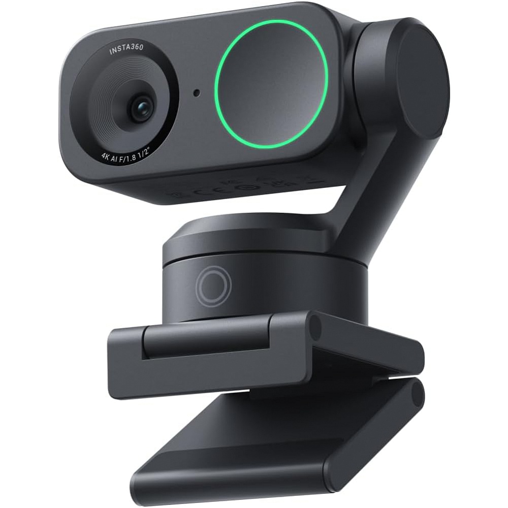 בתמונה נראית מצלמת רשת Insta360 בעיצוב קומפקטי בצבע שחור. המצלמה כוללת עדשה קדמית עם סימון 4K AI, גוף מתכוונן המותקן על זרוע עם מנגנון הטיה וסיבוב, ותושבת ייעודית להצמדה למסך או להצבה על משטח עבודה. בחזית מופיעה טבעת תאורה ירוקה המשמשת כחיווי פעולה, והמרא
