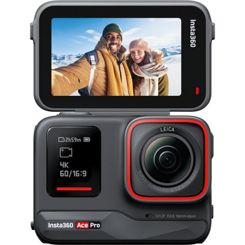 בתמונה מופיעה מצלמת האקסטרים Insta360 Ace Pro בצבע שחור עם מסך מגע מתקפל פתוח. על המסך מוצגת תצוגה מקדימה של צילום סלפי עם שני אנשים בסביבה מושלגת. בחזית המצלמה ניתן לראות עדשה ממותגת Leica במסגרת מודגשת, לצד מסך קדמי קטן המציג מצב צילום וידאו 4K 60fps (1