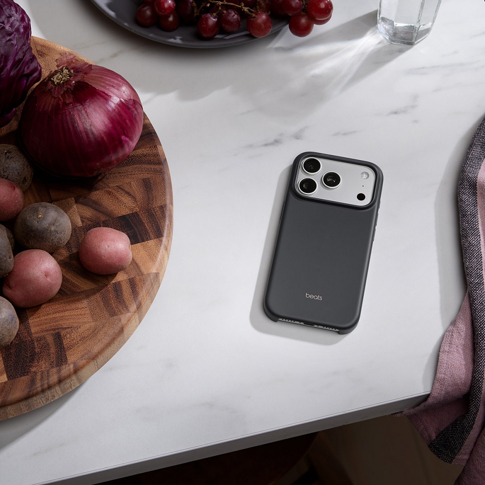 Beats - Case with MagSafe and Camera Control for iPhone 17 Pro Max