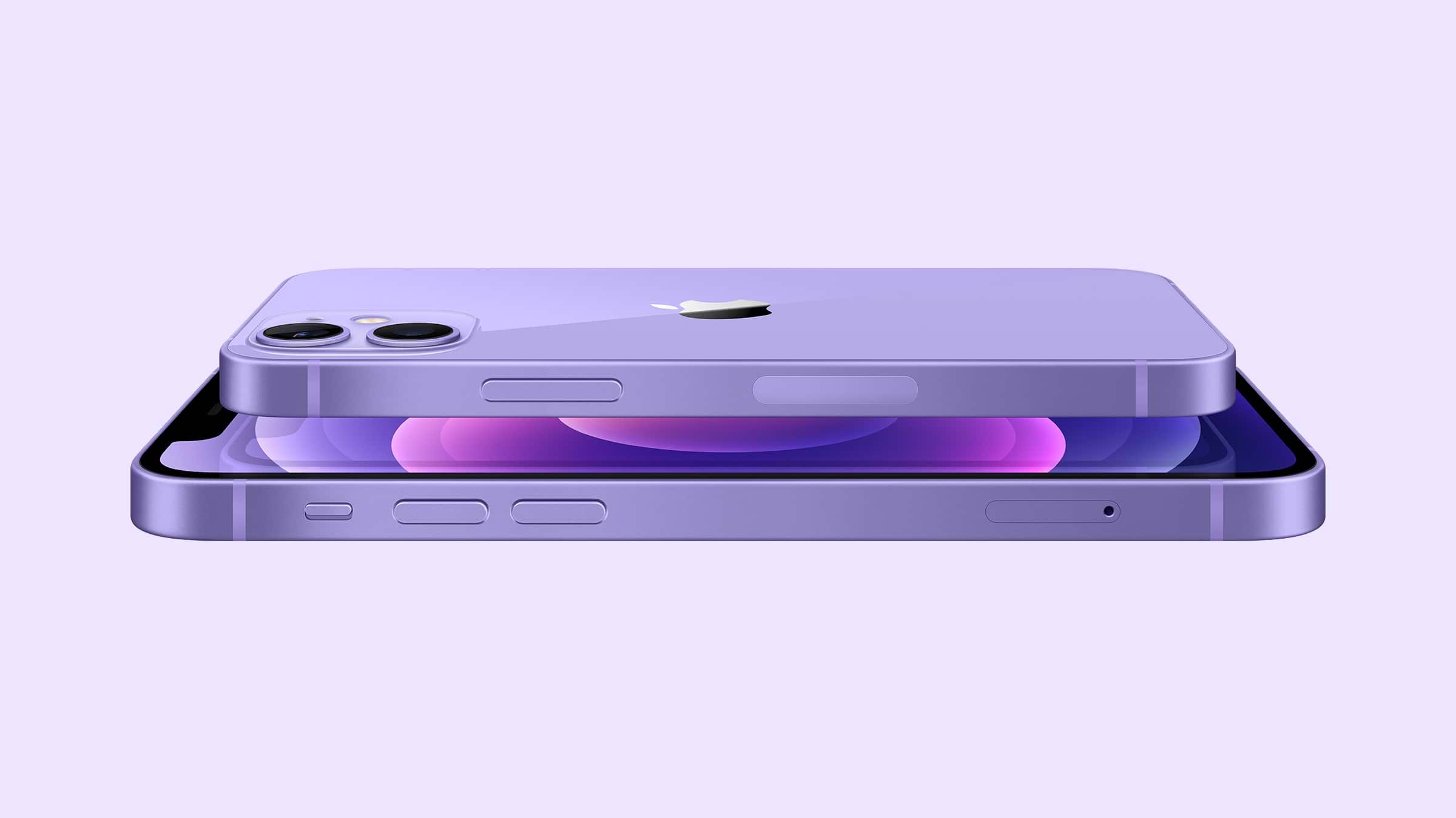 אייפון 12 ואייפון 12 מיני בצבע סגול שוכבים אחד מעל השני פנים אל פנים